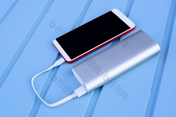 Powerbank 充电智能<strong>手机</strong>