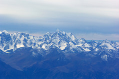 雪山脉风景从新疆，基亚纳