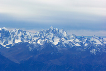 雪山脉风景从新疆，基亚纳图片