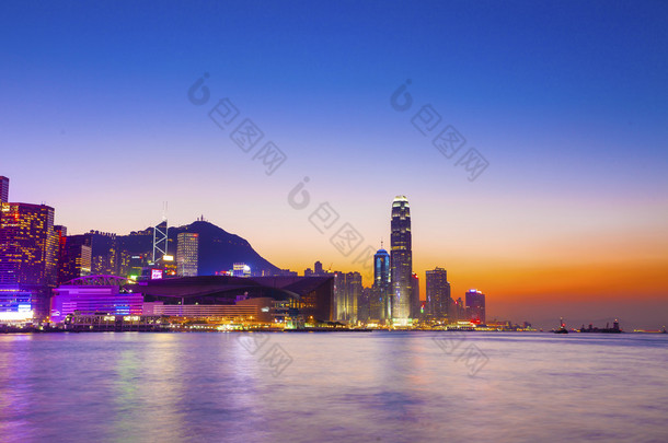 香港日落时分的海港