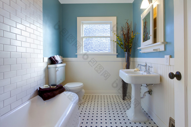 仿古豪华设计的蓝浴室