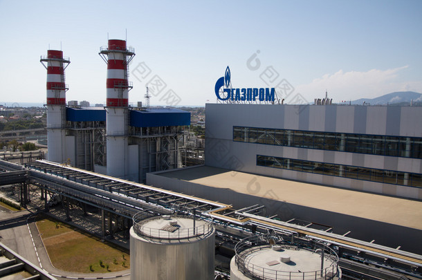 俄罗斯天然气工业股份公司公司徽标对火力发电厂.