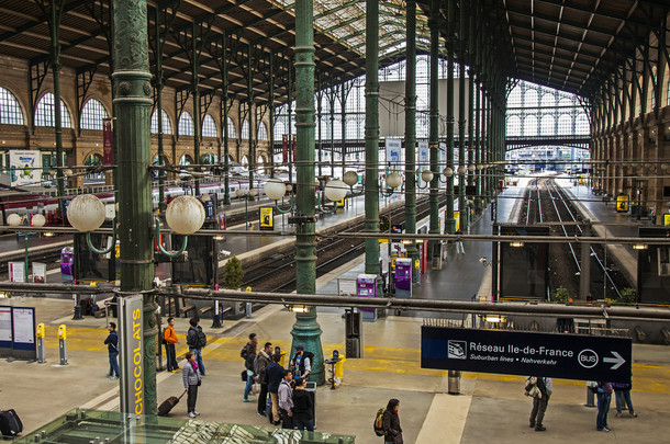 巴黎，法国，2013 年 5 月 5 日。围裙查看北站 (gare du nord 火车站)