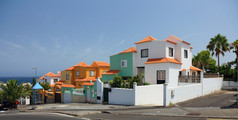 stadsbild med lyxvillor, Teneriffa, Kanarieöarna城市景观与豪华别墅、 特内里费岛、 金丝雀.
