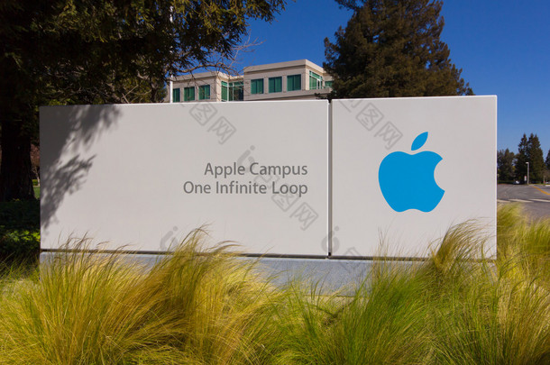 苹果公司总部设在美国硅谷.