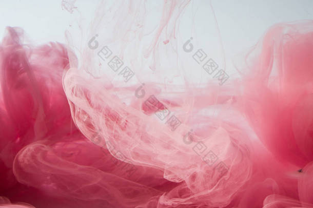 抽象彩色背景。粉红色的烟雾，墨水在水中，宇宙的模式。抽象运动，冻结多色流的油漆。软焦点，模糊背景水平合影
