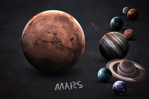 火星-高分辨率的图像提出了太阳系的行星在黑板上。这个由美国国家航空航天局提供的图像元素