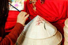女手绘画传统的中国帽子 
