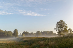 solen bakom molnen