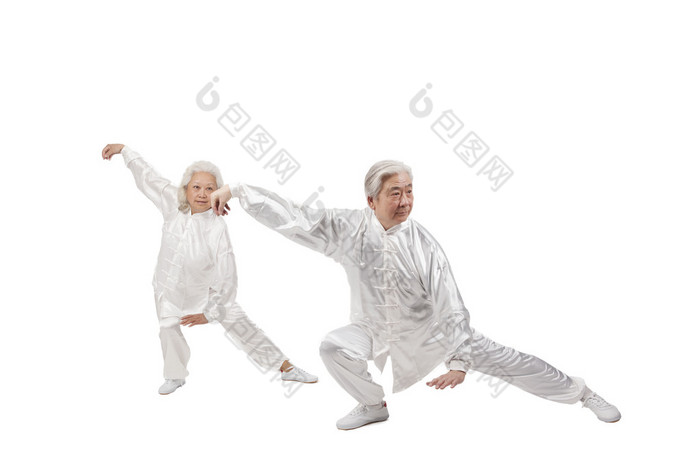 打太极拳的人老年人太极图片-包图网企业站