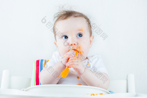 孩子吃胡萝卜