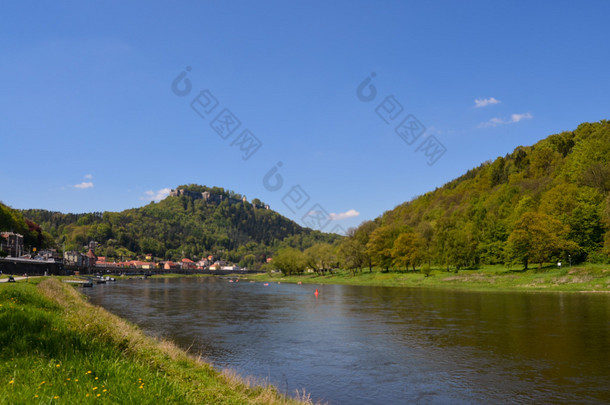 查看易北河萨克森德国 koenigstein 河山