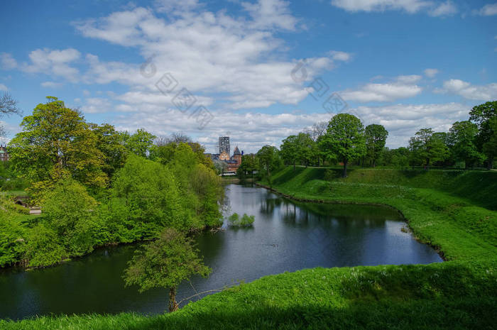 在 Kastellet 附近的运河，在哥本哈根的一座堡垒。丹麦