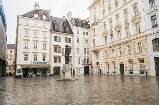 犹太人广场，广场中央的维也纳