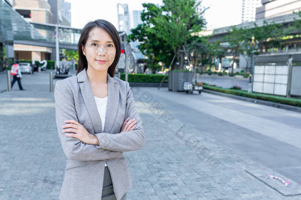 亚洲女商人在中央商务区