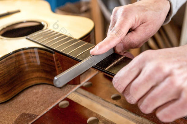  工匠的手，提起一把吉他的苦恼