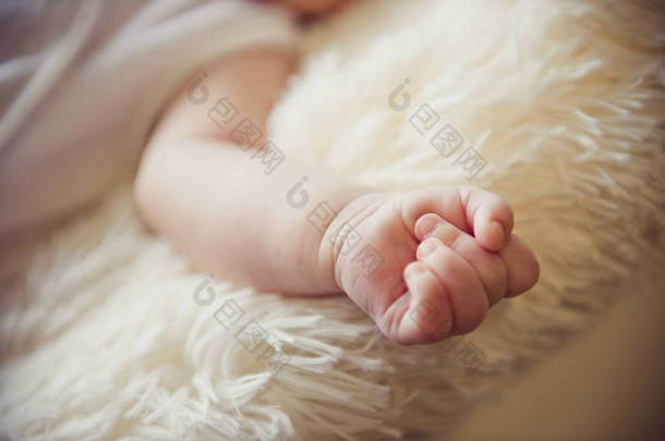 孩子的手。宝宝的手