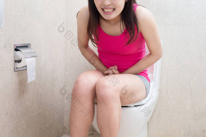 女孩 尿 