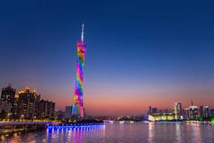 广州，中国-2017 年 4 月 2 日︰ 广州塔或广州塔，正式广州电视天文和观光塔是广州 595.7 米高的多用途观察塔.