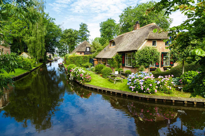 Giethoorn Village Scene