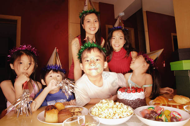 家人庆祝生日