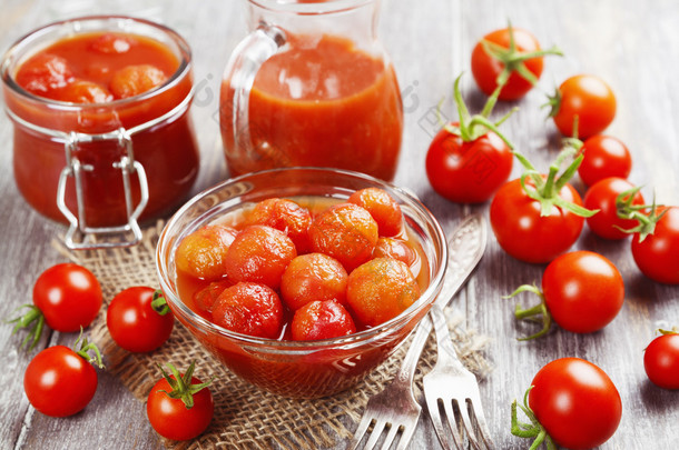 罐装的番茄番茄汁