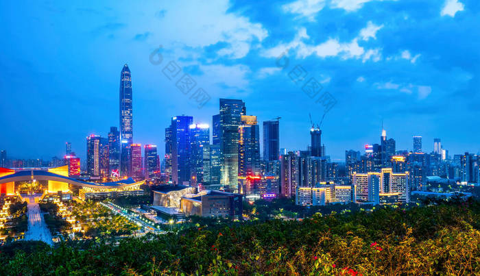 神泽市城市建筑的夜景图片-包图网企业站