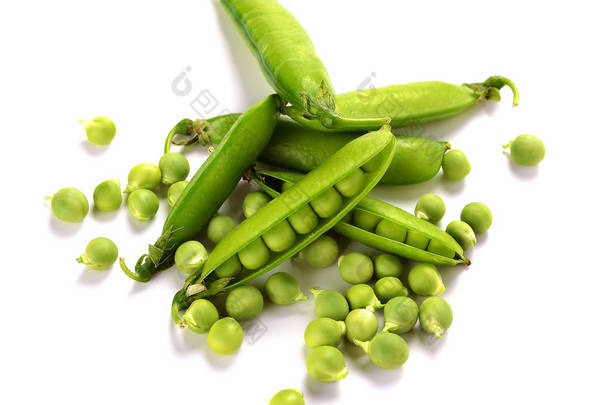 豆荚，孤立在白色背景上的绿色豌豆。绿色的成熟 fr