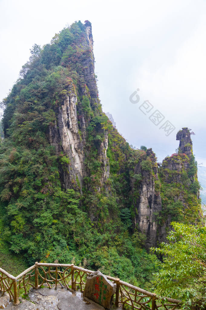 中国湖北省恩市建石业三峡风景名胜区的秋景