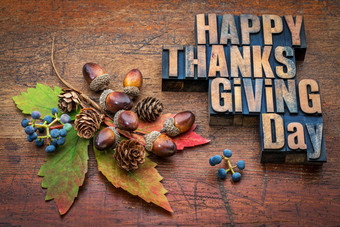 Happy Thanksgiving Day in wood type图片