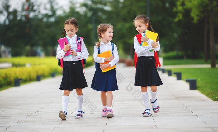 快乐儿童女孩女朋友女学生小学