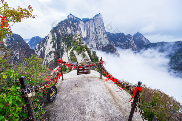 华山。中国<strong>最高</strong>的五座圣山, 被称为 