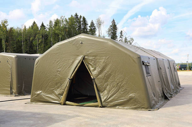 统一的卫生营房<strong>帆布帐篷</strong>，可容纳人员