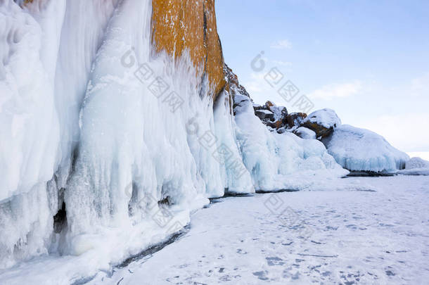 在<strong>冬季</strong>, 贝加尔湖的看法, 最深和最大的淡水湖泊的数量在世界上, 位于俄罗斯西伯利亚南部