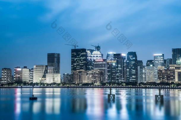 杭州建筑景观与城市天际线的<strong>夜景</strong>