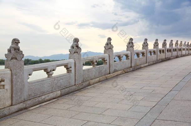 北京十七拱门大桥的美丽景色