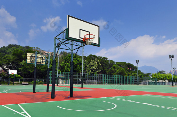 公共篮球场