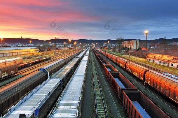 货运列车-货物运输