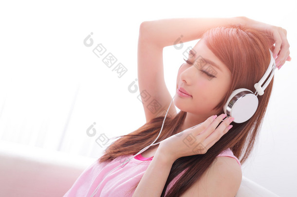 亚洲女人听音乐
