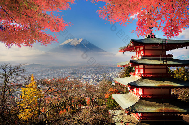 与秋天颜色在日本富士山.