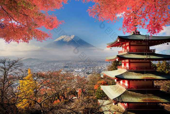 与秋天颜色在日本富士山.