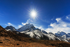 在喜马拉雅山脉的高山风景秀丽