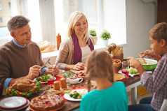 家庭吃感恩节食物