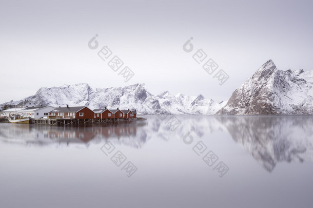 Hamnoy，挪威上空的日出