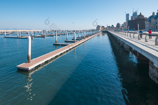 在大连湾，中国游艇港湾