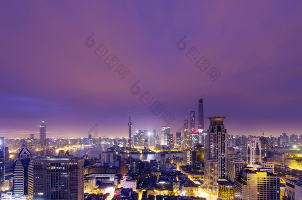 天际线，到了晚上，深圳市现代城市景观