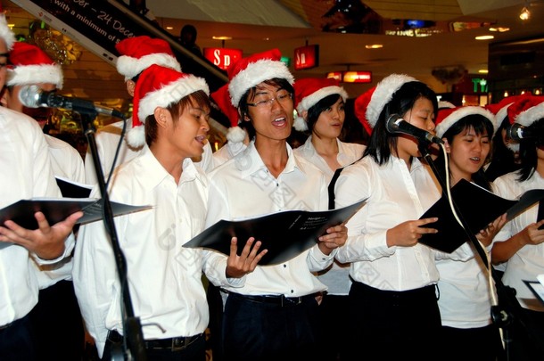 新加坡: 唱诗班唱圣诞颂歌