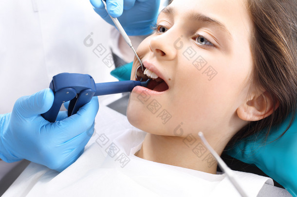 儿童牙科诊所密封光固化