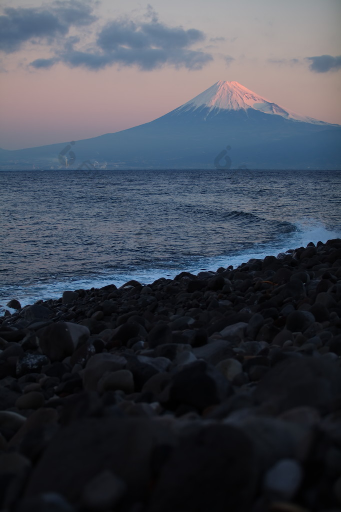 山富士和阿希湖