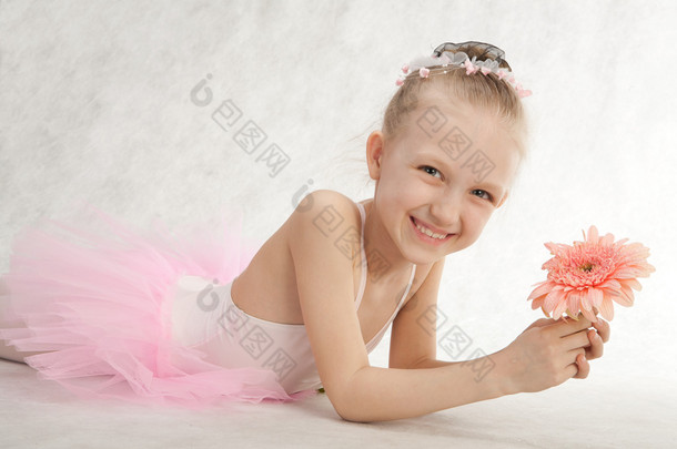 小可爱芭蕾舞演员着兔兔朵花